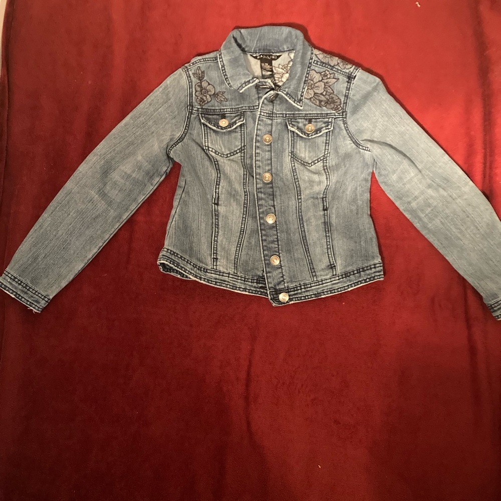 Jean jacket with embroidery